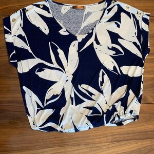 Belldini navy and white floral knit top, elasticized waist, grommet detail,   L